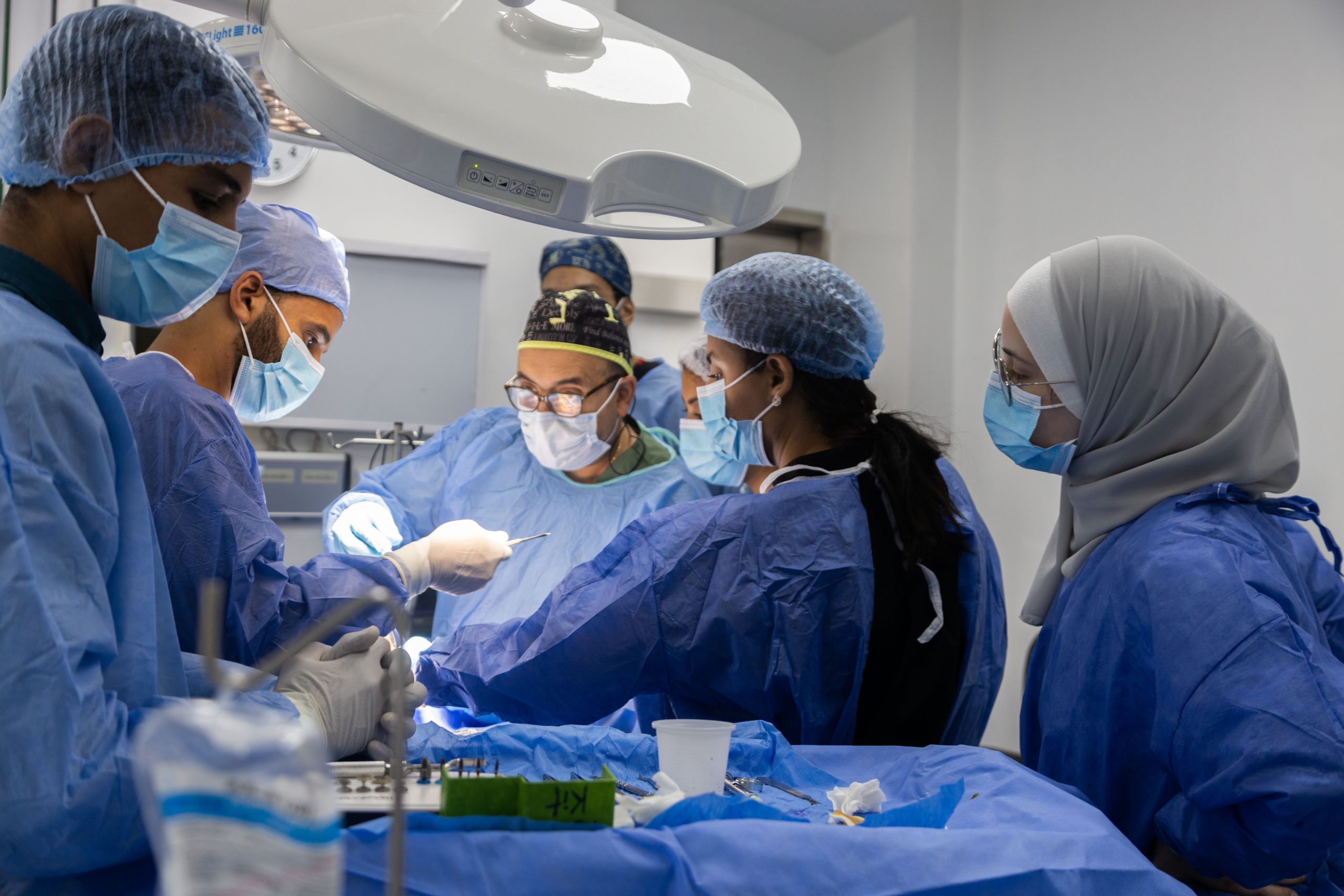 Dr Ihab Hanna explaining  details of dental implant in dental implant live surgery course 